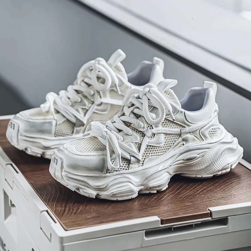 Designer casual shoes Fashionable men's everyday shoes with classic small white shoes, work shoes