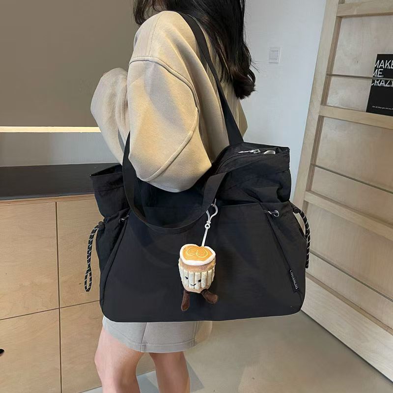 Casual canvas class commuting tote for women large capacity 2025 new spring/summer versatile this year's popular shoulder bag