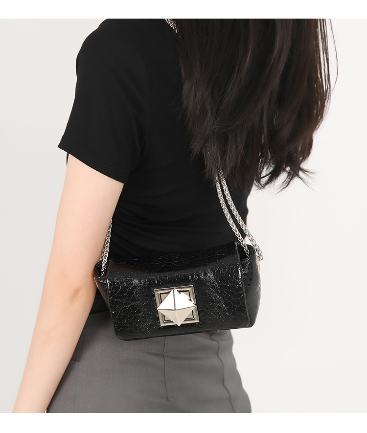 New Zhiluo Lock Chain 2025 Sweet Cool Crossbody Korean Edition Square Small Handheld Underarm Bag