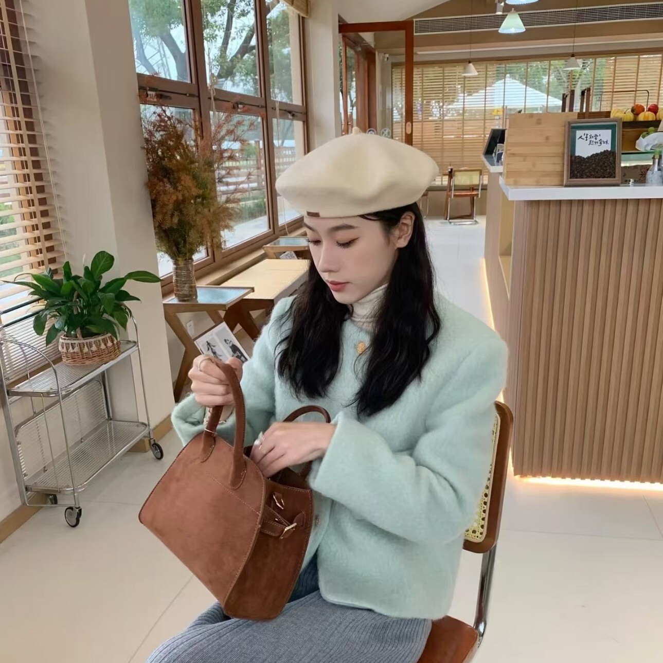 Suede official document for women in spring 2025 new high-end handbag shoulder bag fashionable commuting tote bag