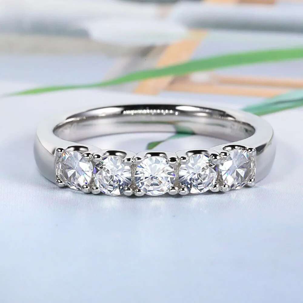 COSFIX 5 Stones D Color 1 Carat Moissanite Row Ring 925 Sterling Silver Plated Pt950 Band Fine Jewelry For Women Wholesale