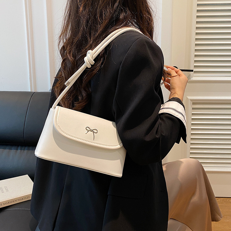 High quality brand high-quality new fashion personalized beauty niche design bag women's summer fashion single shoulder slanted small square bag 
