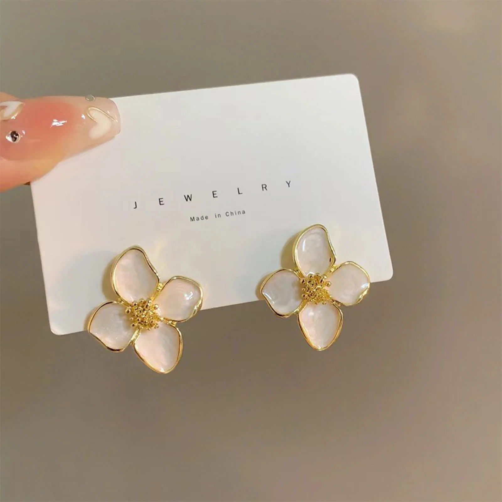 Women Flower Studs Earrings Luxurious Style Flower Shape Metal Earrings for Banquet Gown Travel Ears Decor 250517
