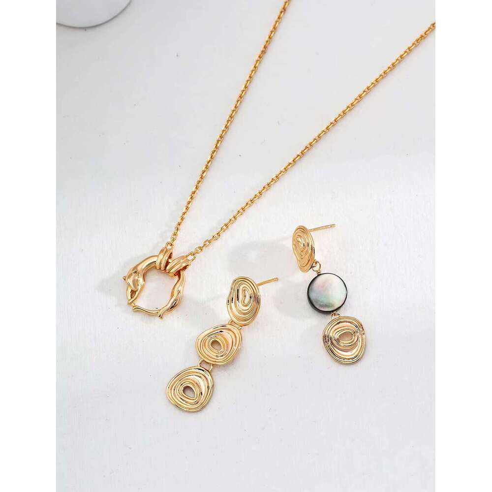 High quality and fashionable rhodium plated necklace with geometric pattern of fine chain circular pendant, used as a party, wedding, engagement gift