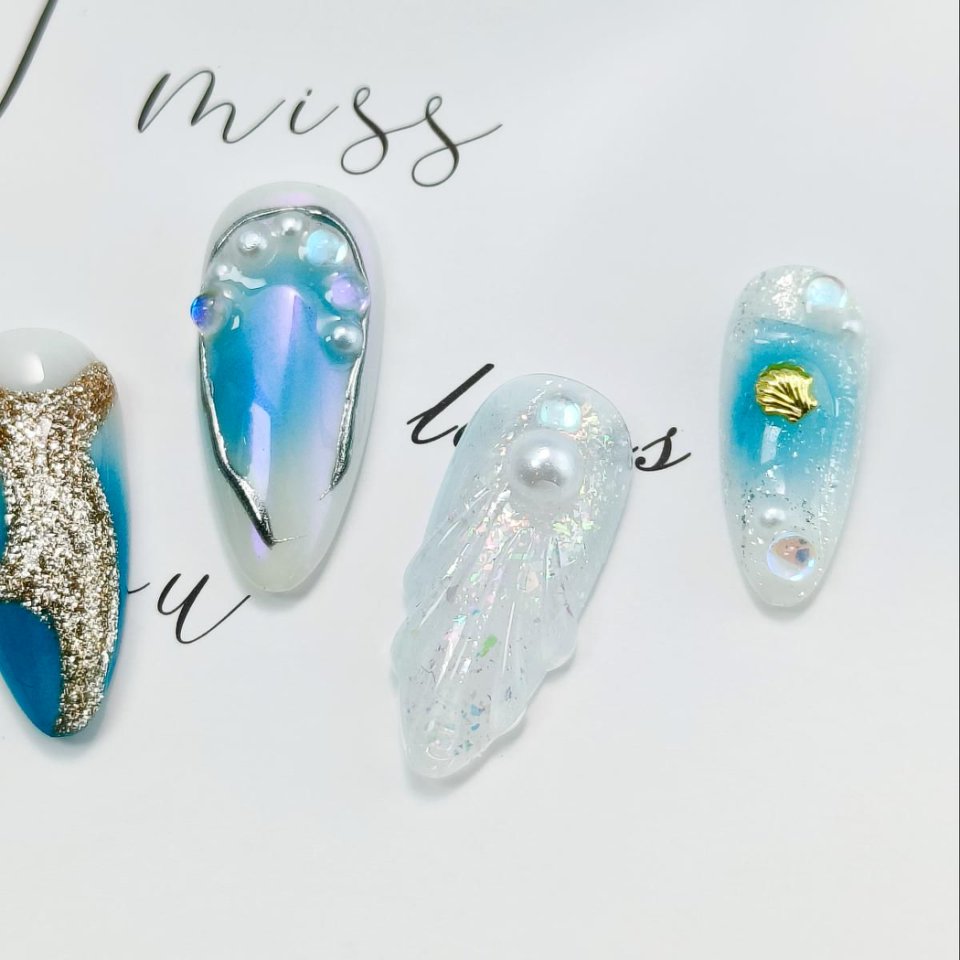 10pcs Handrawn 3D Flowers Handmade Press-on nails Medium Almond Nails Bundle 3D Butterfly Star Shell Finished nail stickers Free storage box jelly glu