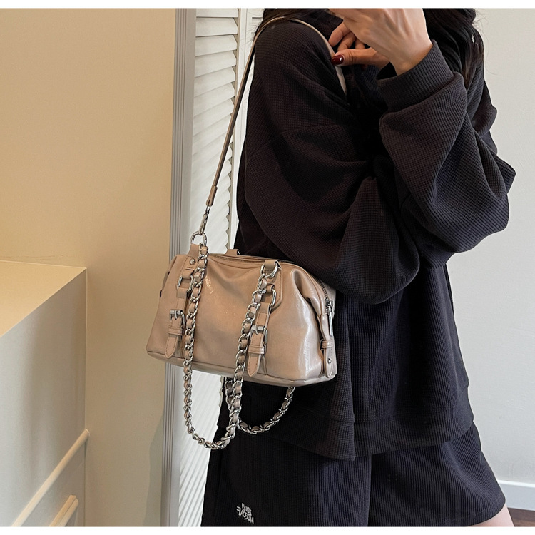 Women's Shoulder Bag Free Shipping Designer Bag Korean Version Fashion Chain Single Handbag 2 New Summer Niche Versatile Crossbody Bag Pillow Bag