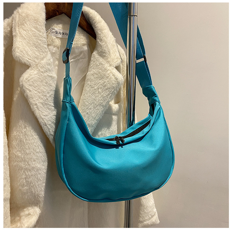 brand high-quality new autumn and winter fashion Korean version large capacity crossbody bag casual lightweight Oxford cloth simple dumpling bag free 
