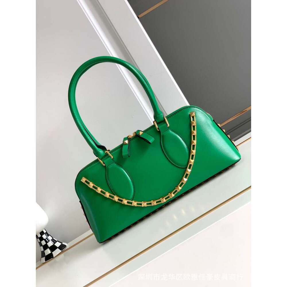 New Riveted Genuine Women s with High Grade Head Layer Leather Chain and Wind Carrying Bag