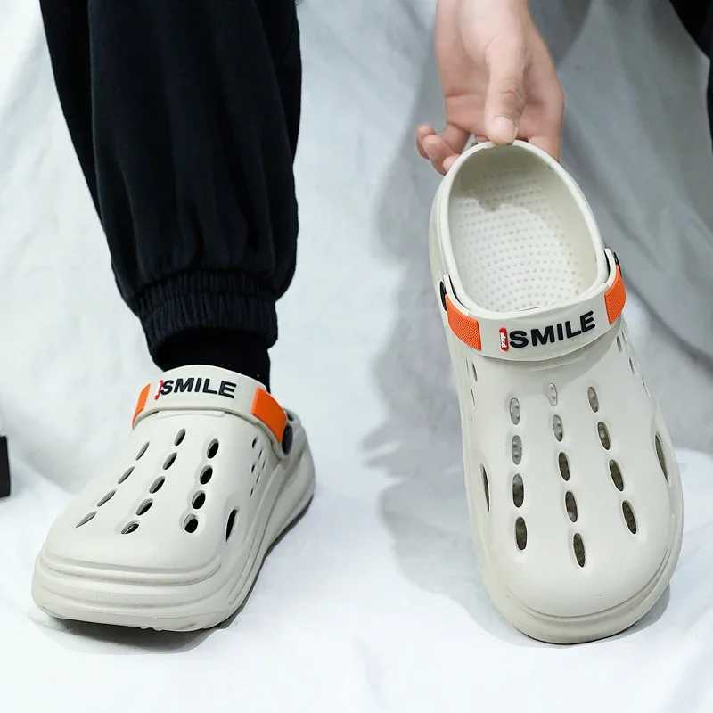 Designer Men Summer Sandals Clogs Home Platform Garden Slippers Casual Slides Soft Sole Light Beach Crock Slipper M250520