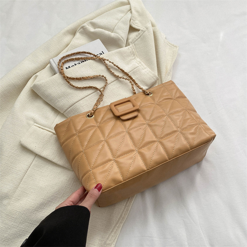 Free Delivery Designer Bag Advanced Underarm For Women's 2025 Trendy And Fashionable Fragrant Wind Lingge Chain Bag Small Commuting Shoulder Bag 