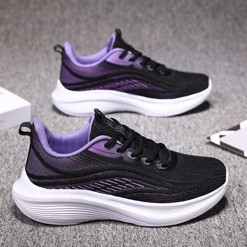 New sports shoes for women in spring summer, non slip soft sole, wear-resistant mesh, breathable casual shoes, versatile and ultra light