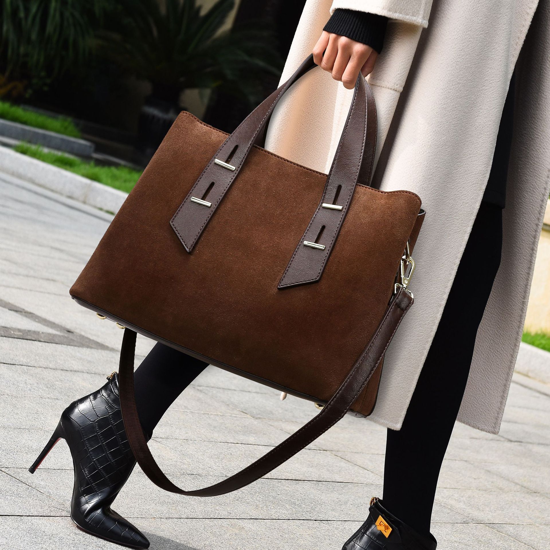 Free Shipping Designer Bag Women's Handbag New Fashionable Frosted Soft Leather Workplace Commuting Bag Large Capacity Versatile Shopping Shoulde