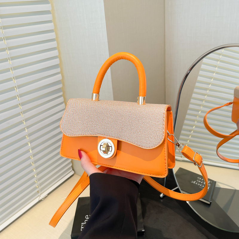 Korean style simple and fashionable 2025 lock buckle contrasting color commuting women's western-style crossbody with bill of lading shoulder sma