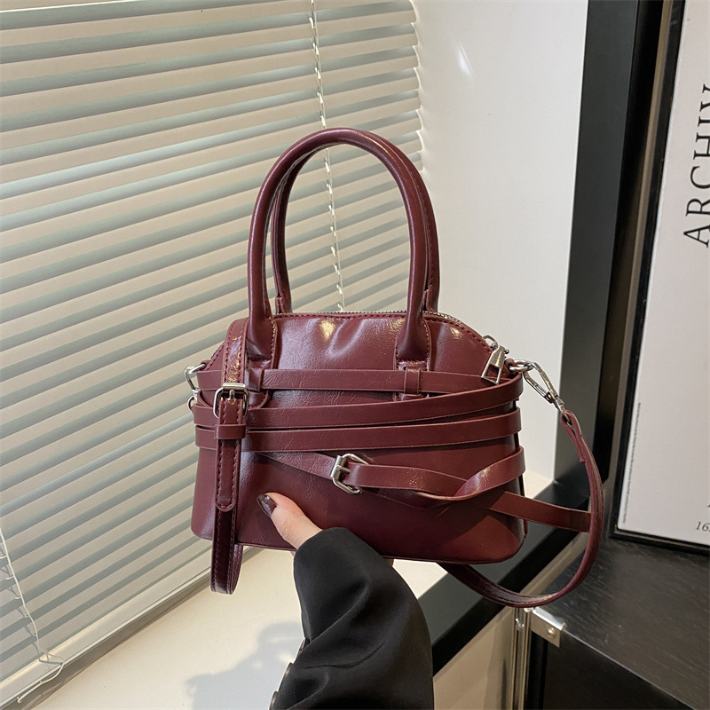 Free Delivery Designer Bag Fashion Handheld Shell 2025 Summer Simple and Western Single Shoulder Underarm Trendy Casual Crossbody Bag for Women luxury
