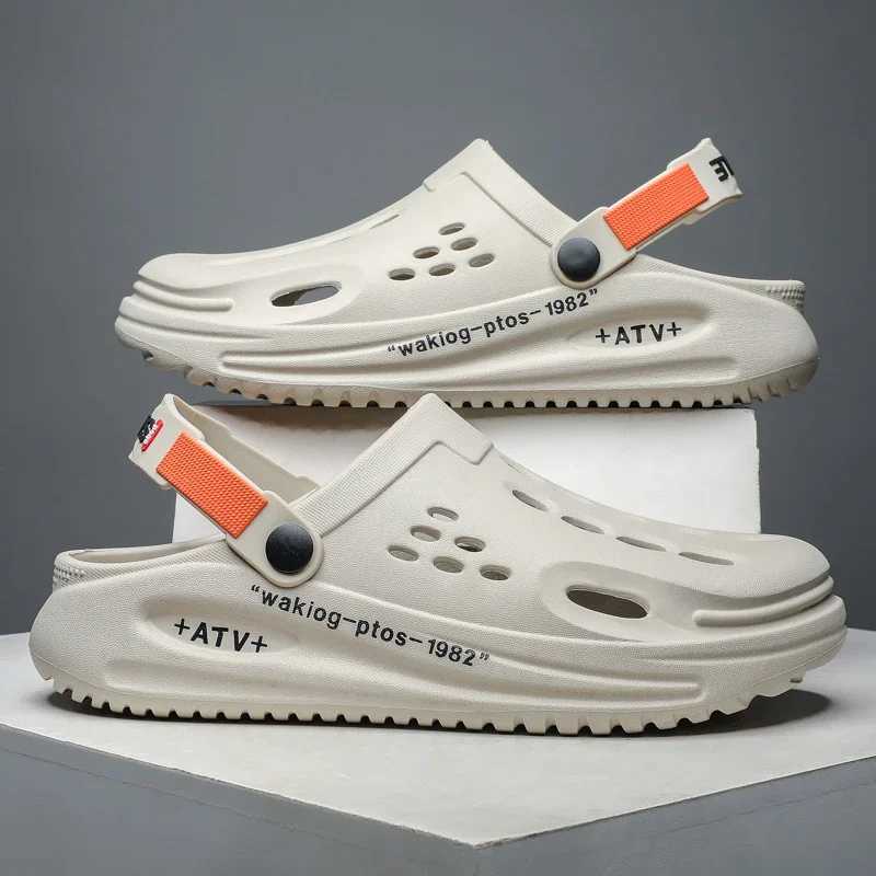 Designer Men Summer Sandals Clogs Home Platform Garden Slippers Casual Slides Soft Sole Light Beach Crock Slipper M250520