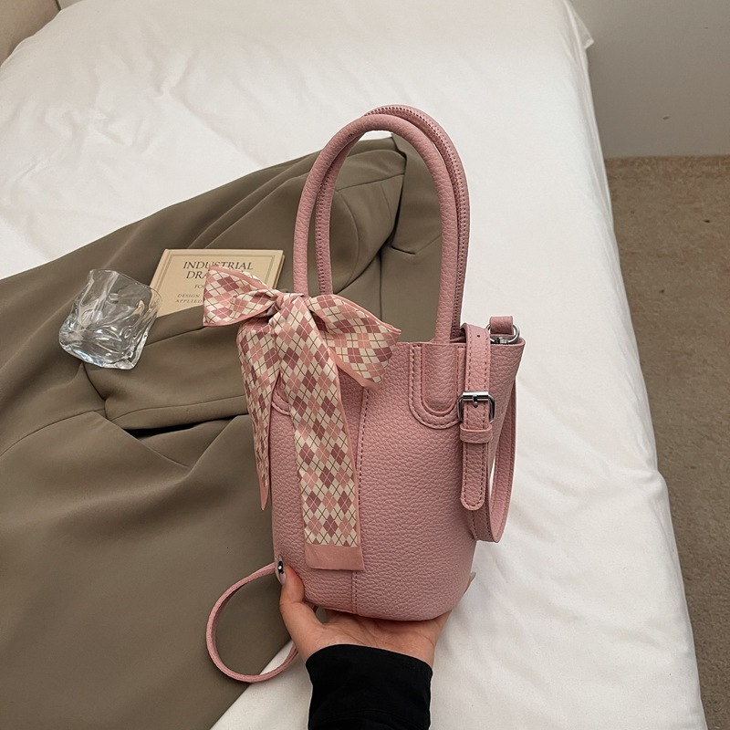 2025 New High end Handbag for Women Popular and niche design Single shoulder crossbody bag Korean version Versatile Bucket bag
