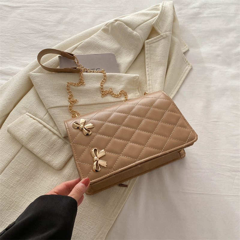 Free Delivery Designer Bag Women's 2025 Spring/summer Western Butterfly Chain Korean Version Fashion Lingge One Shoulder Crossbody Small Square B