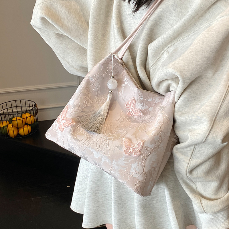 New Chinese style handbag for women in 2025, niche and popular butterfly embroidery shoulder bag, large capacity bucket bag
