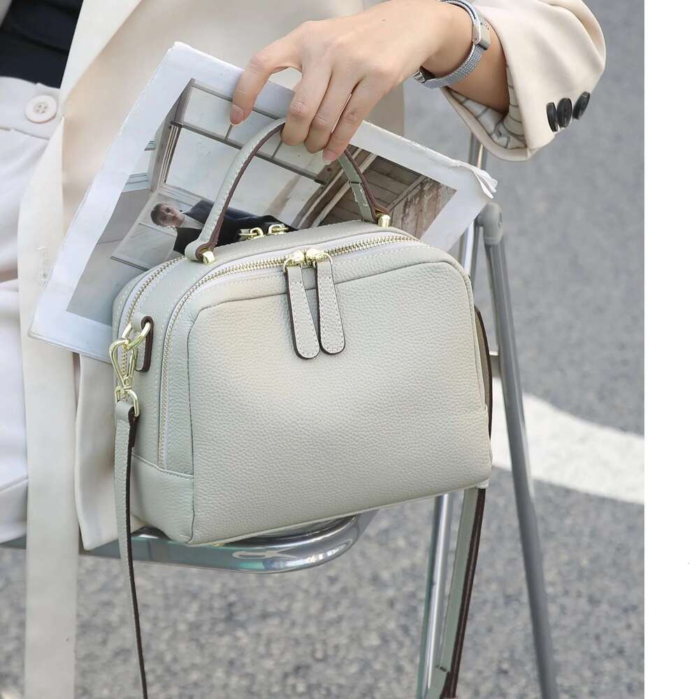 Genuine Leather Cowhide Women's Handbag 2025 New Style Crossbody Bag Shoulder Design Small Square Bag For Commuting