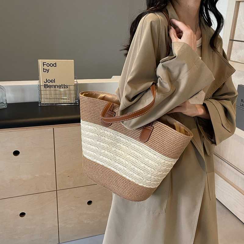 Korean Version Hand Held Bag for Women New Trendy Winter Simple Fashion Grass Woven Beach Niche Handbag
