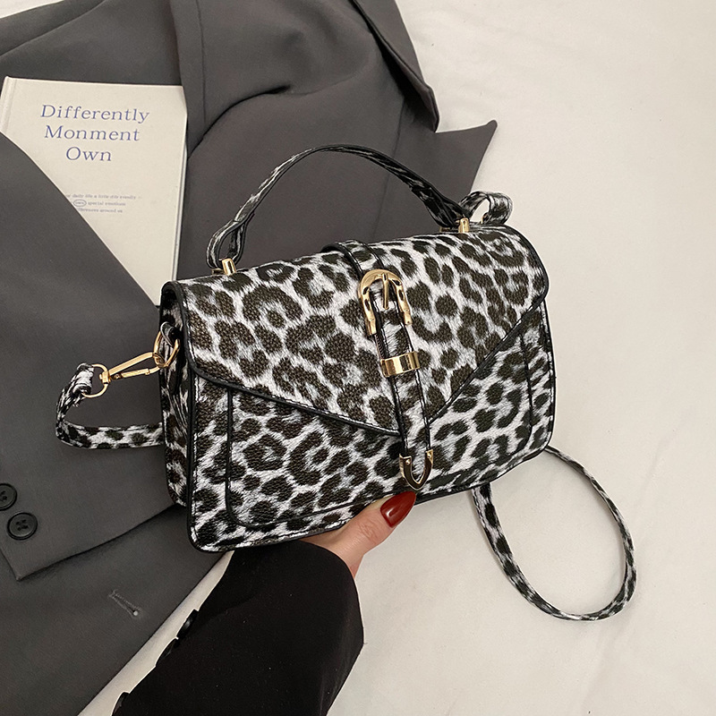 Free Delivery Designer Bag Leopard Print Summer New Personalized Fashionable Stylish Versatile Crossbody For Women's Work Commuting Leisure Simpl