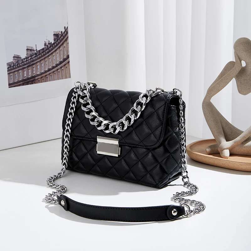 Fashion high-grade messenger chain one-shoulder sewing small square bag, dia check lock design
