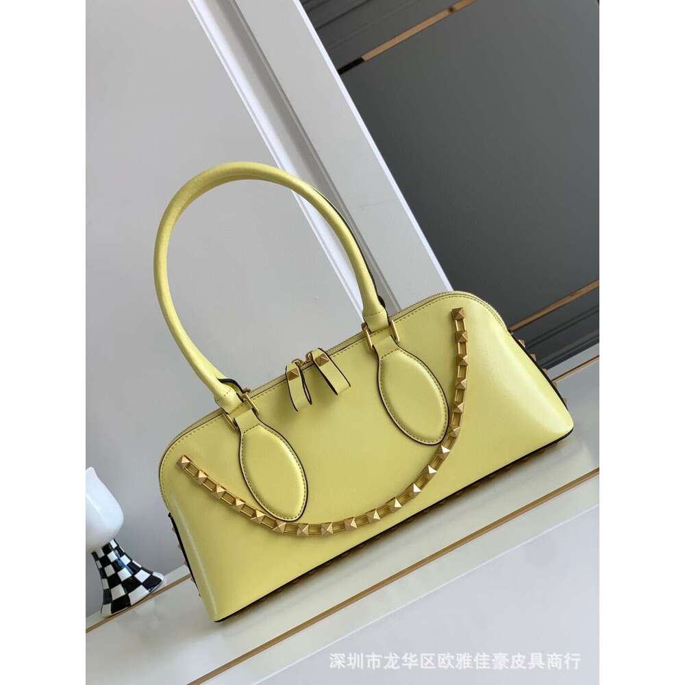 New Riveted Genuine Women s with High Grade Head Layer Leather Chain and Wind Carrying Bag