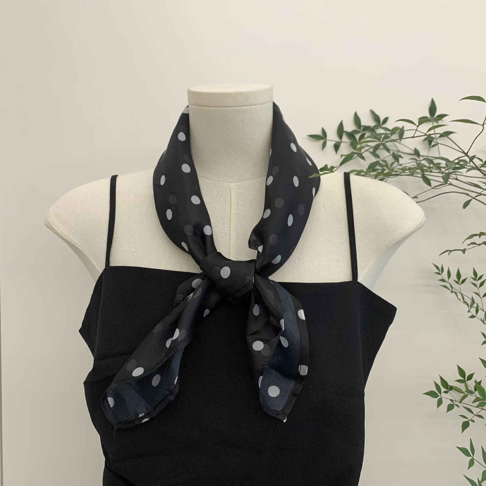 Retro Black Polka Dot Chinese Square Scarf Commuting Versatile Neck Protection High-end Temperament Niche Neck 250517