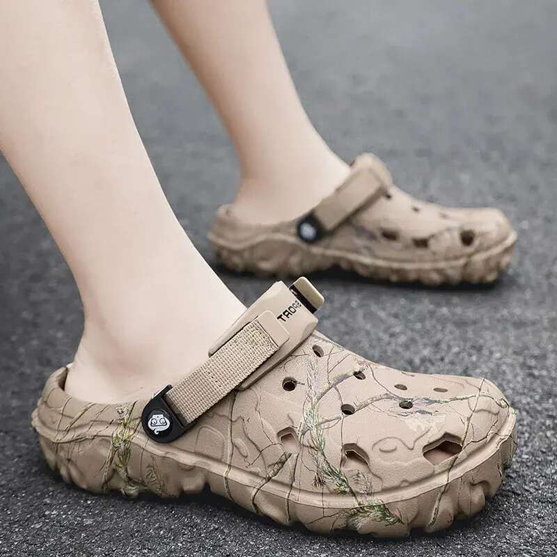 hot free shipping designer Sandals for woman and man 2025 new vintage fashionable beach shoes