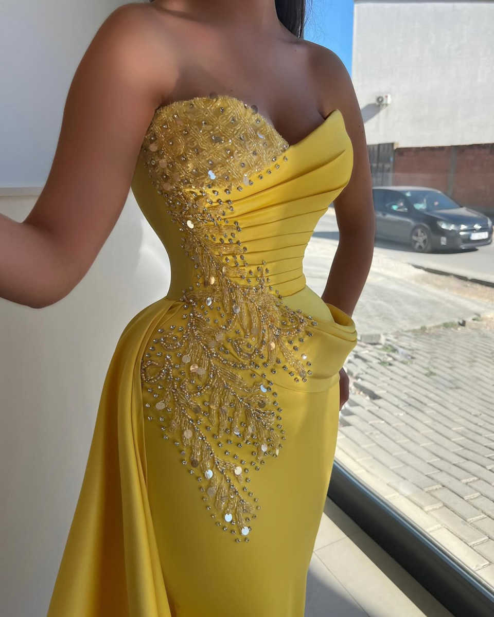 Vintage Evening Dresses For Women Sweetheart Neck Sleeveless Gown Sequins Ruffles Sweep Train Dress Party Customized Dress