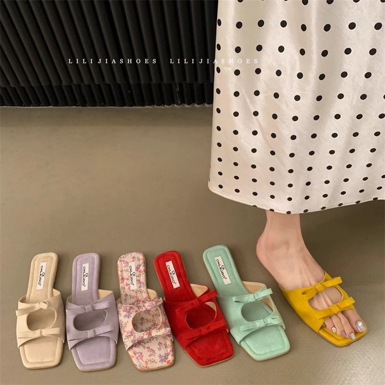 Free shipping Designer Women's Summer 2025 Super Hot Cool Slippers French Bow Flat outerwear vacation slippers