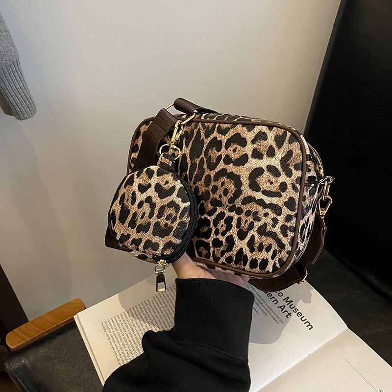 Free Delivery Designer Bag Personalized Mother And Child Versatile Leopard Pattern Shoulder Fashionable Soft Face Crossbody Bag Handheld Small Square 
