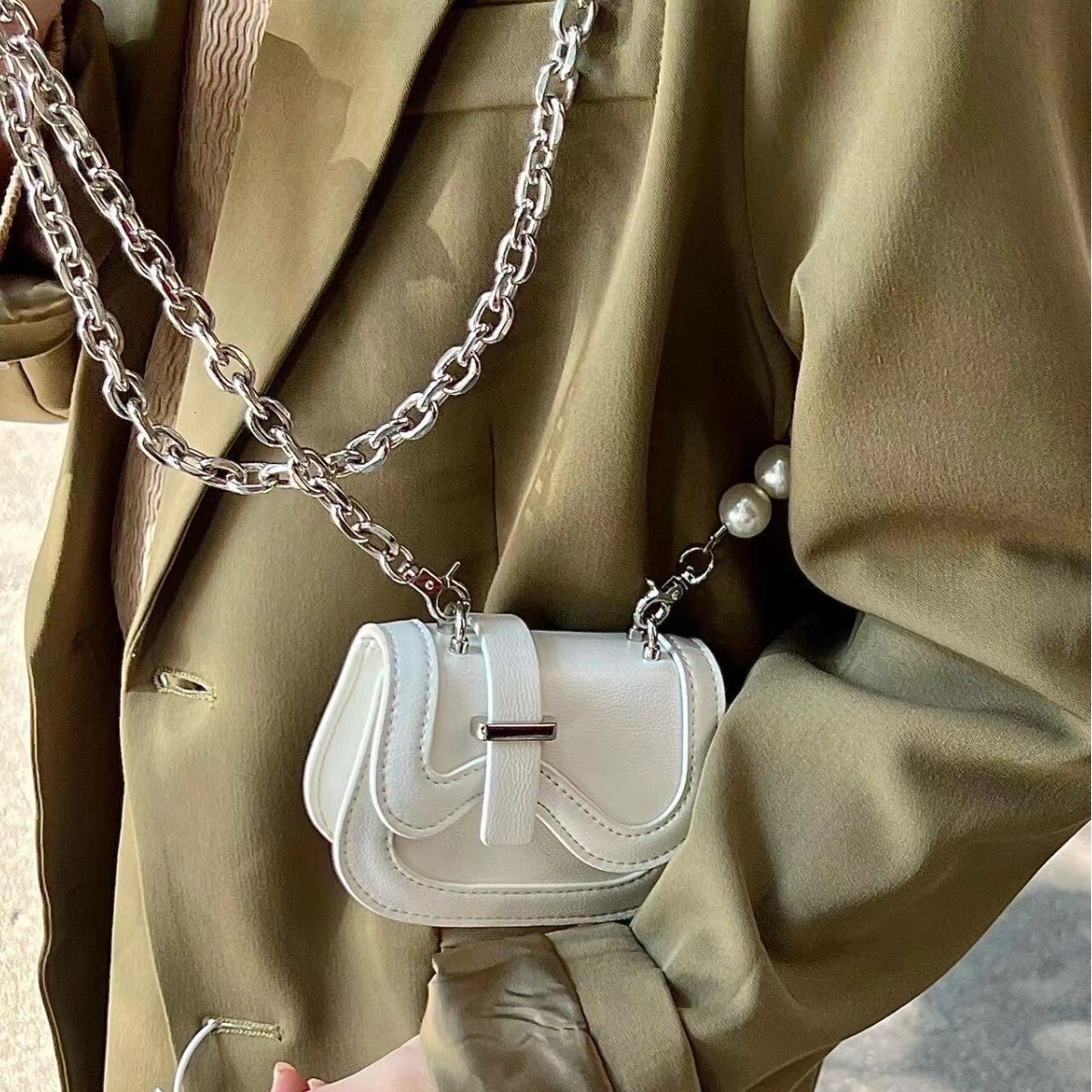 Mini small for women 2025 new spring and summer high-end texture niche design fashionable pearl chain crossbody bag