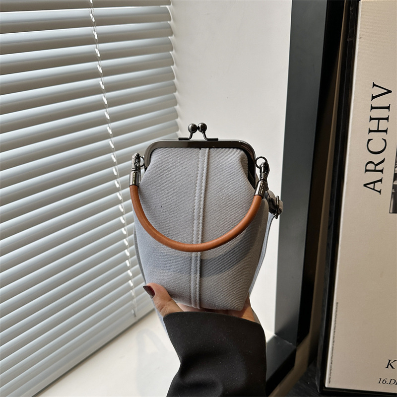 Free Delivery Designer Bag 2025 Summer Crossbody Art Commuting Mobile Phone Women's Hand Solid Color Beauty Zero Wallet Leisure Bag Luxury Bag