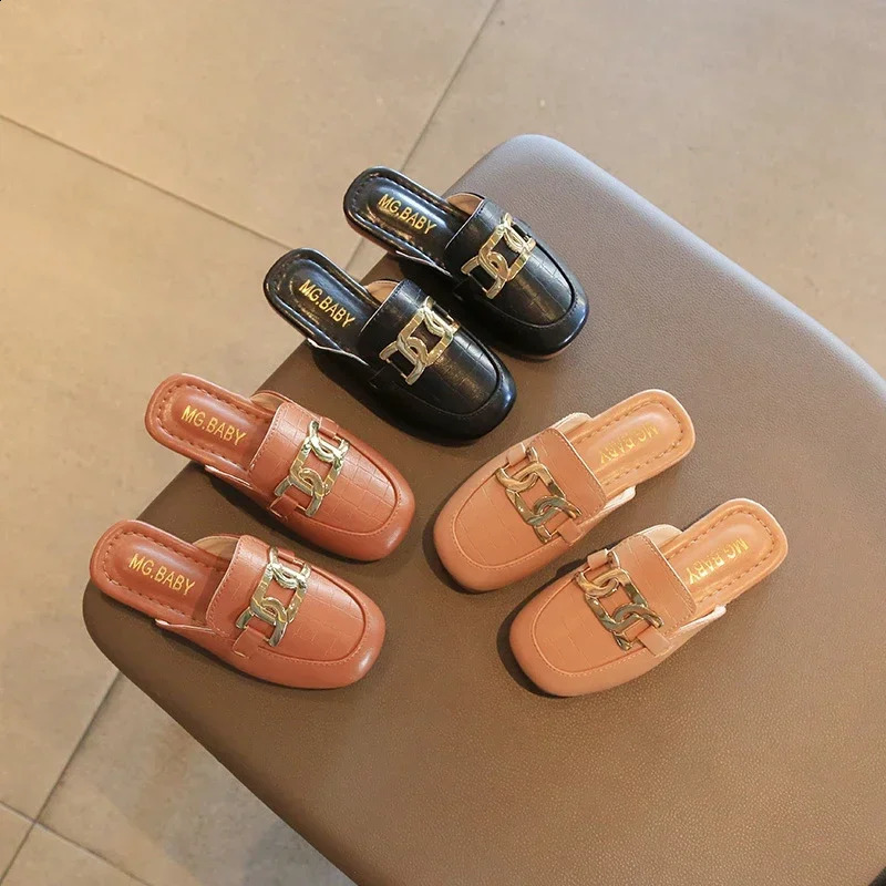 Summer Slipon Stylish Girls Slippers Outdoor Cover Toe Color Decor School Student Children Sandals Flat Shoes Pu Kids Sliders 250515
