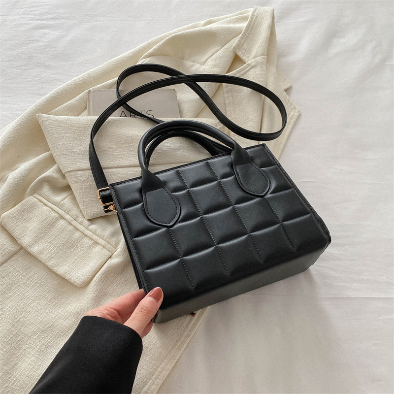 Free Delivery Designer Bag This Year's Popular Fashion Korean Version Versatile Women's Solid Color Hand 2025 New Single Shoulder Crossbody 
