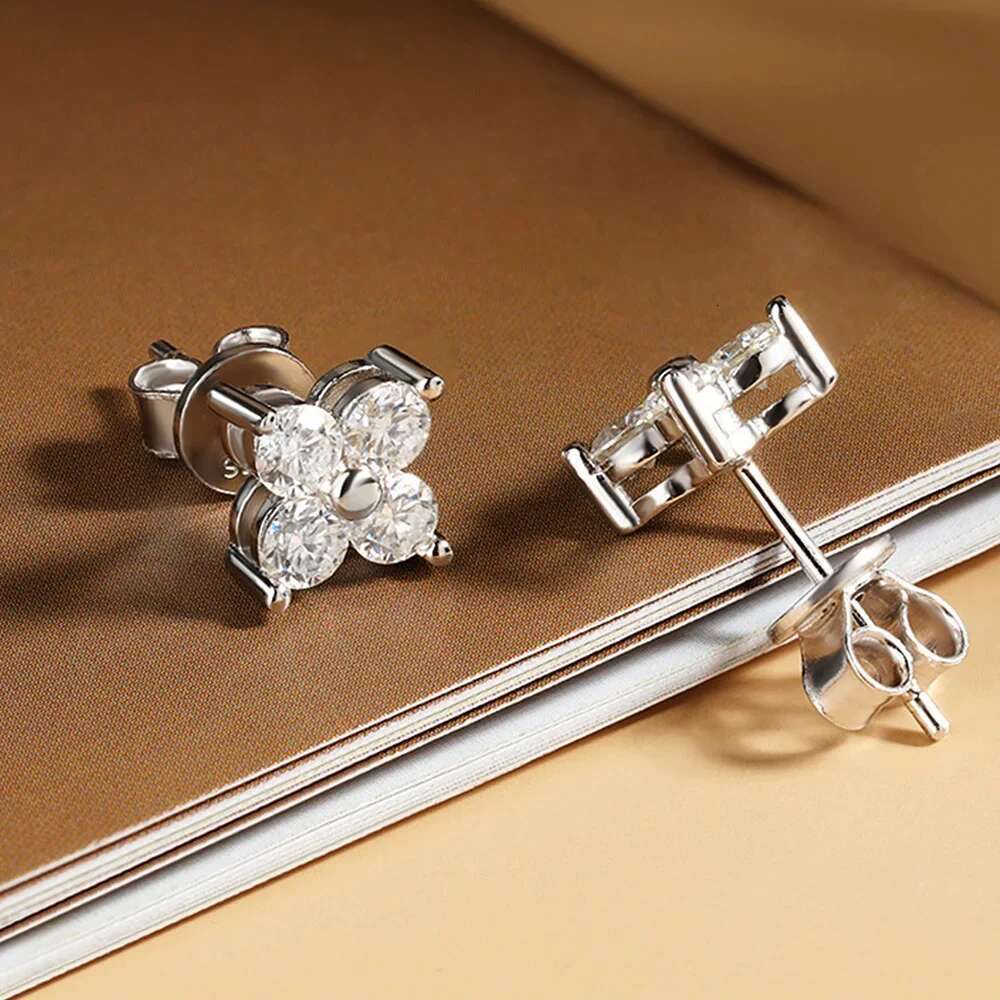 3mm Test Passed Moissanite Stud Earrings for Women S925 Silver Plated White Gold Four Clover Ear Studs Wedding Party Jewelry GRA