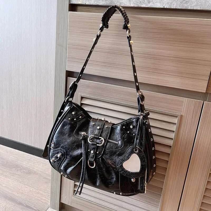 Cool Vintage Large Capacity Cropped Studded Motorcycle New Single Shoulder Slant Cross Commuting Big Bag Hip Hop Style