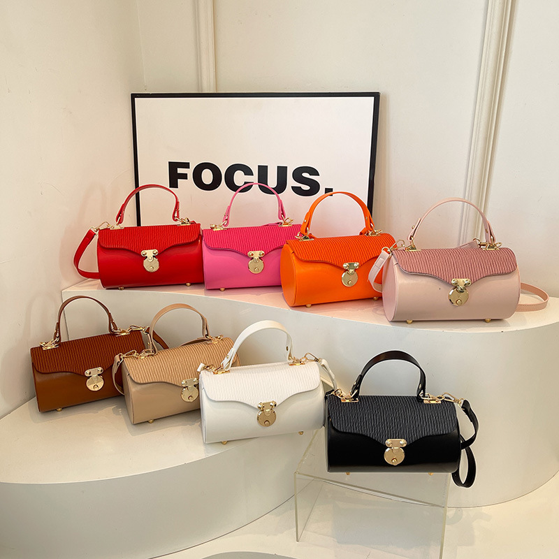 Advanced Western Style Handheld Box for Women 2024 New Fashionable Splicing Shoulder Versatile Crossbody Small Square Bag