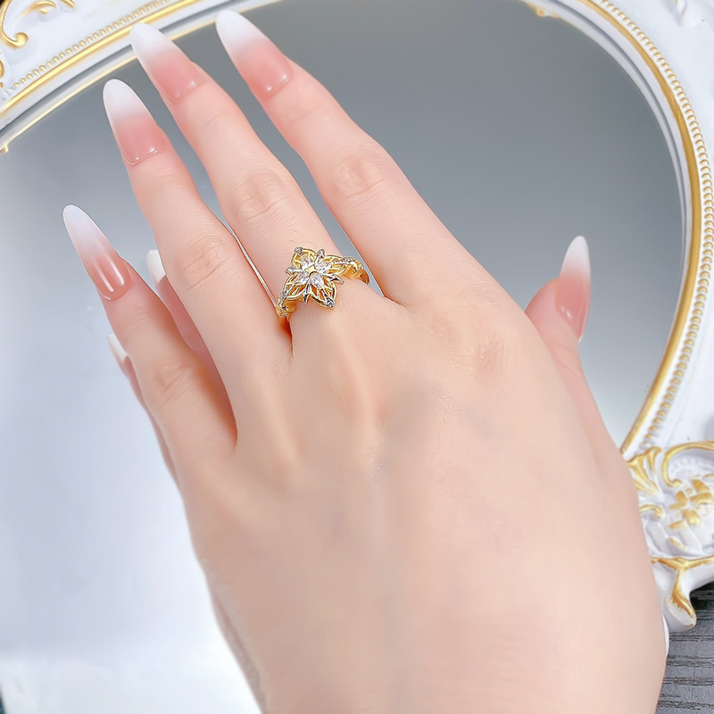 Vintage-Inspired S925 Sterling Silver Four-Leaf Clover Ring with Diamond Detailing - Elegant Two-Tone Design