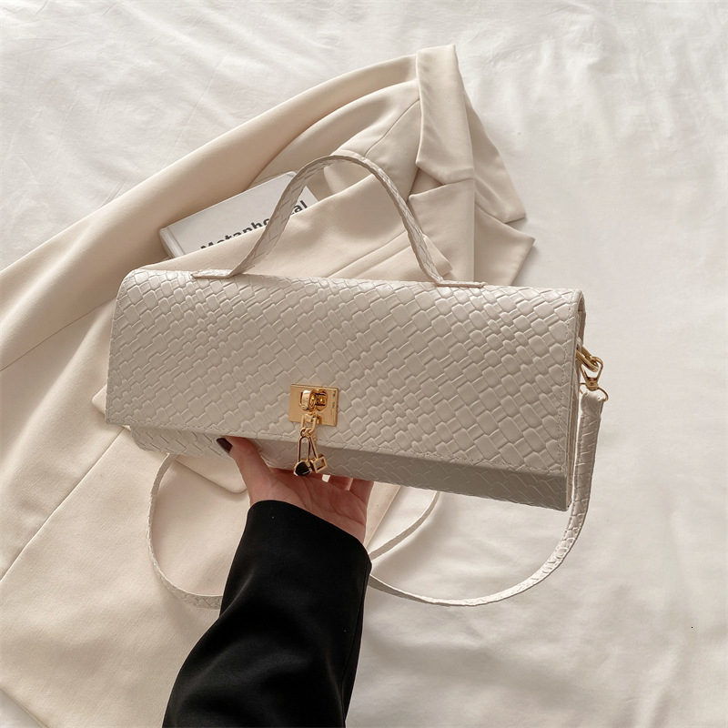 Free Delivery Designer Bag Fashionable And Exquisite Weaving 2025 Solid Color Casual Buckle Large Capacity Western Style Horizontal Cross Shoulder Fre
