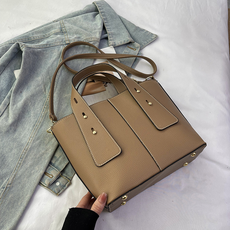 Free Delivery Designer Bag Small Niche Hand For Women 2025 Autumn And Winter Fashion Stylish Diagonal Cross Shoulder Large Capacity Bucket Luxury Bag