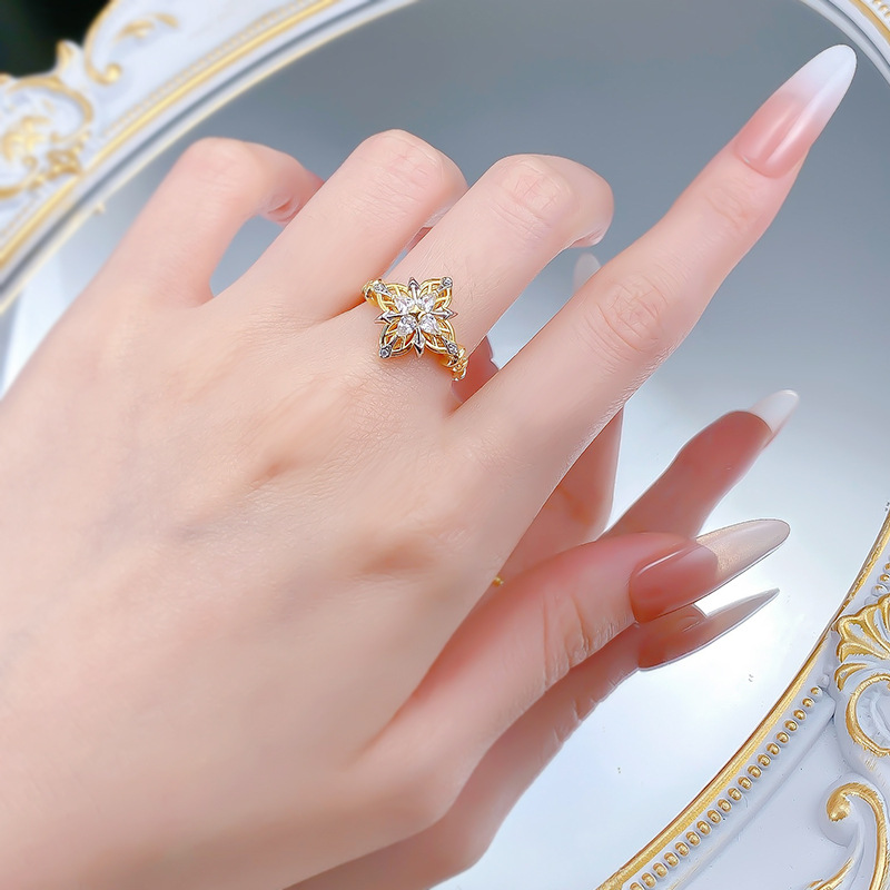 Vintage-Inspired S925 Sterling Silver Four-Leaf Clover Ring with Diamond Detailing - Elegant Two-Tone Design