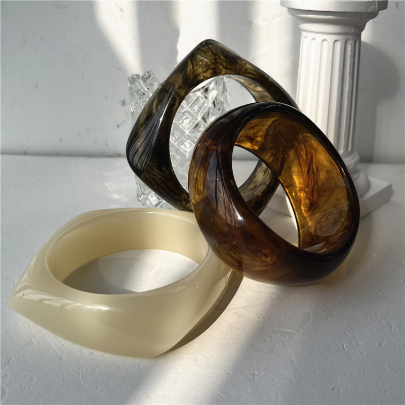 HangZhi Vintage Wide Geometric Large Resin Bracelet Brown Irregular Chunky Clear Bangle Jewelry Gift for Women Girls 2024 New