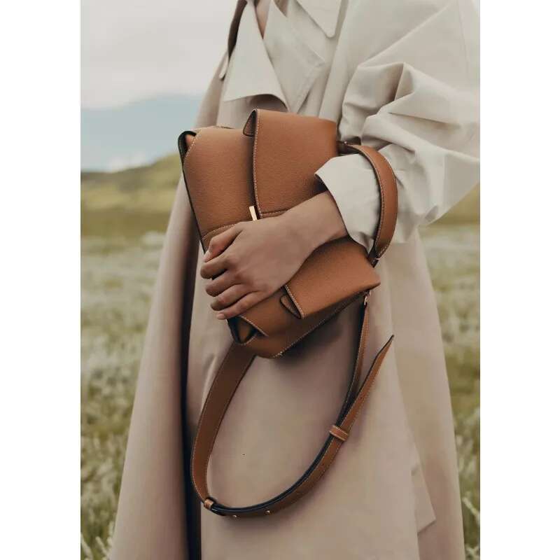 New leather for women, niche design, fashionable pleated shoulder bag, smile bag
