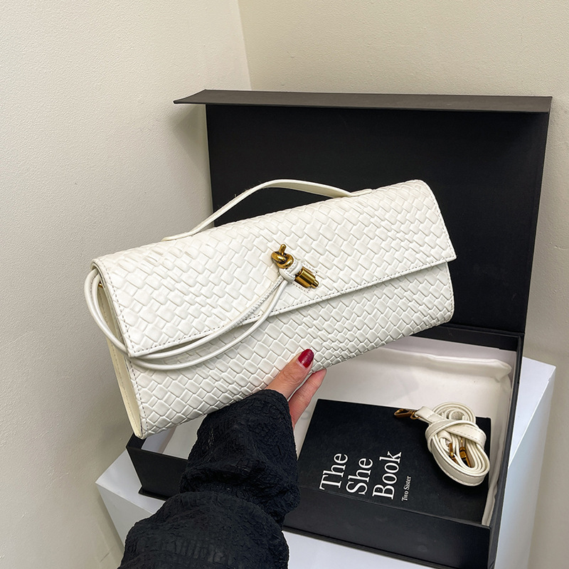 2025 new niche woven single shoulder baguette fashionable horizontal hand-held versatile diagonal cross bag for women