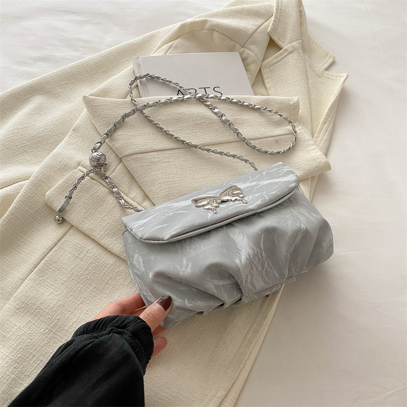 Free Delivery Designer Bag End Niche Versatile Pleated Shoulder Crossbody 2025 Summer New Fashion Butterfly Decoration Chain Saddle 8520