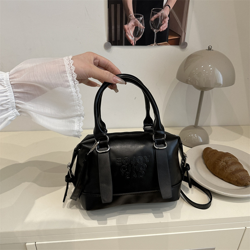 Free Delivery Designer Bag Minimally Designed Fashionable Commuting Single Shoulder Hand For Women In Spring And Summer Of 2025 New High End Crossbody