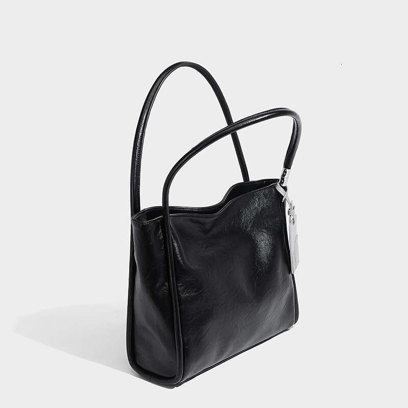 Women's handbag designer high-quality women's large capacity commuting handbag autumn and winter new item niche black shoulder bag