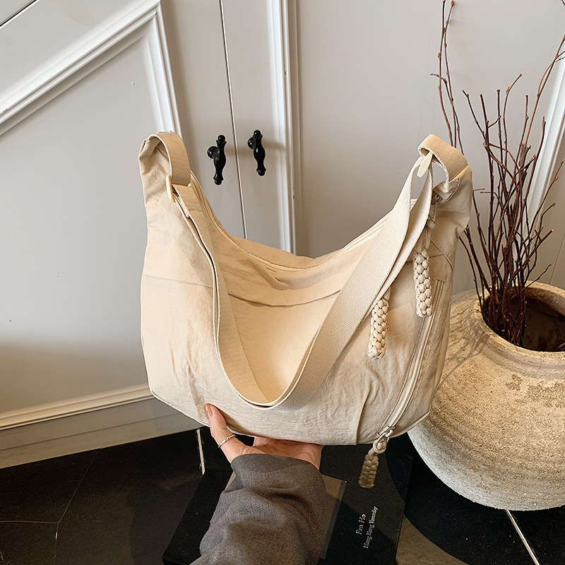 designer bag Large Capacity for Women 2025 New Lightweight Shoulder Versatile Commuting Women's Crossbody High End Dumpling Bag